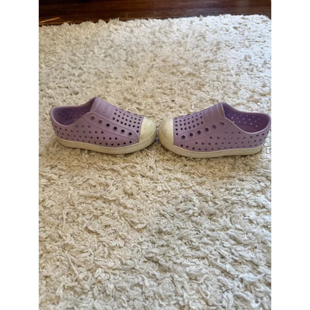Kids Native Purple Cream Water Shoes Size 7